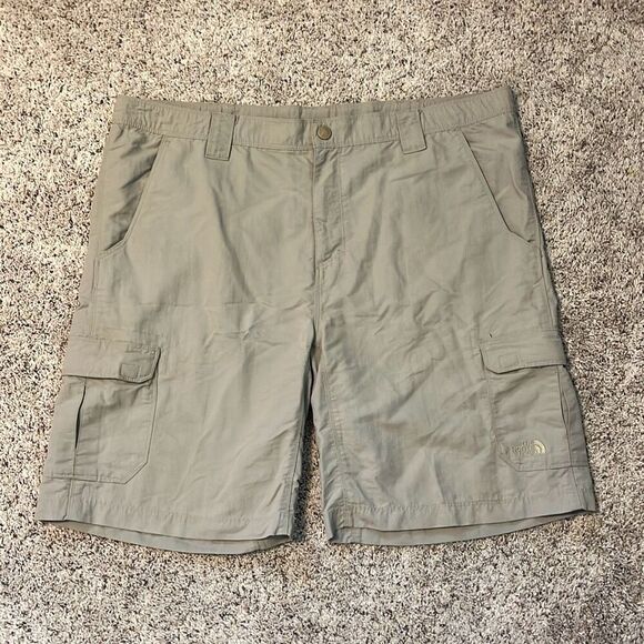 The North Face Mens Tan Nylon Cargo Shorts Size Large - Picture 1 of 8